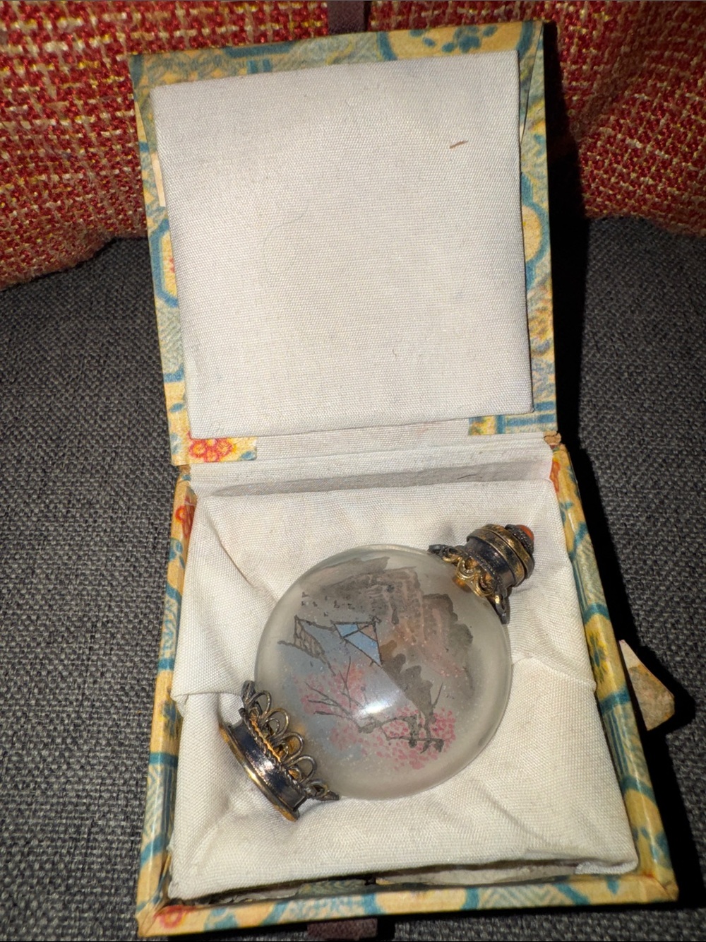 VTG Chinese Reverse Painted Inside Glass Snuff Bottle w/ Silk Brocade Box & Stan